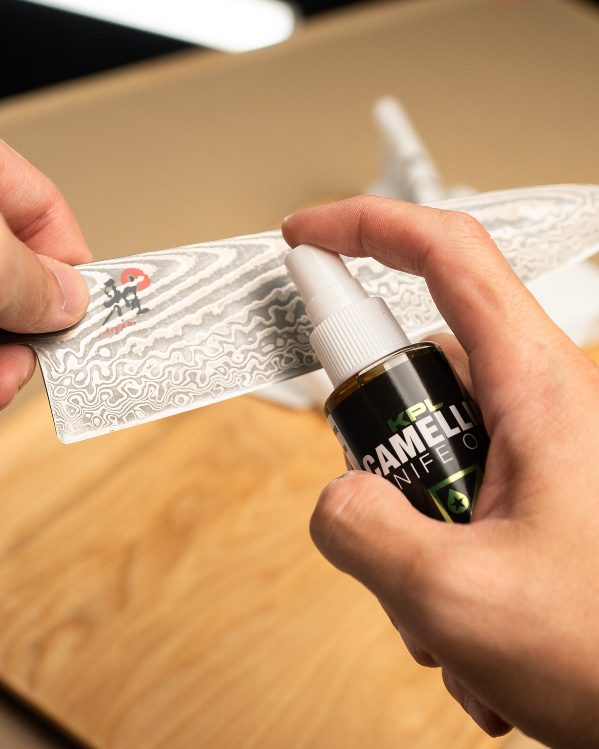 Camellia kitchen knife oil for carbon steel blade maintenance