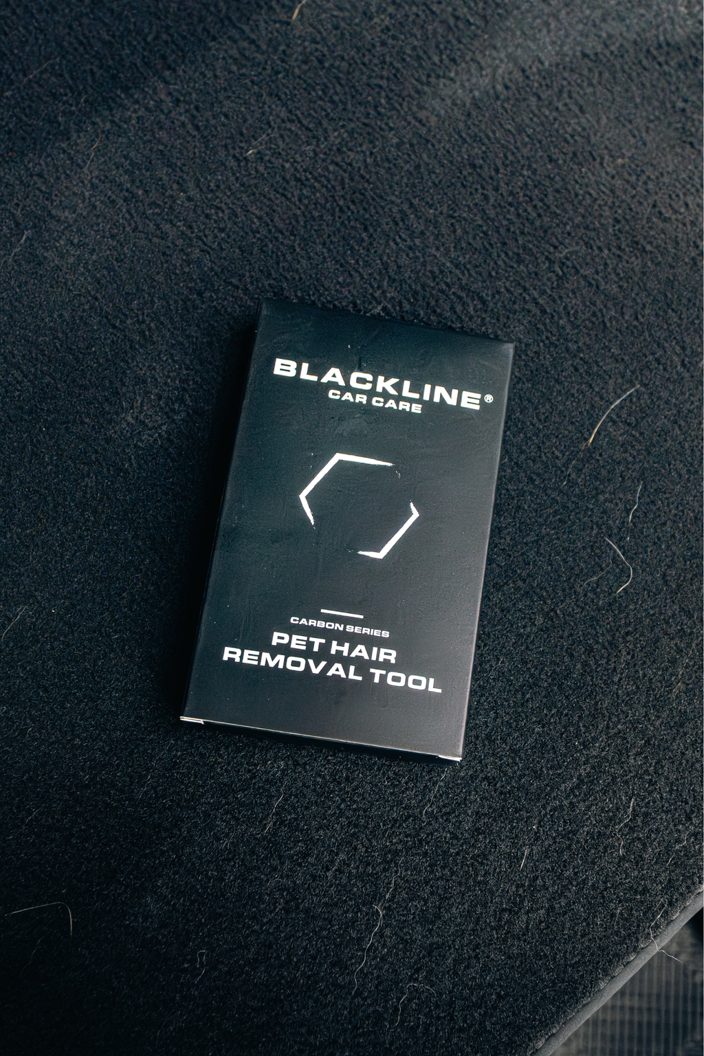 BLACKLINE pet hair removal brush for carpet and upholstery