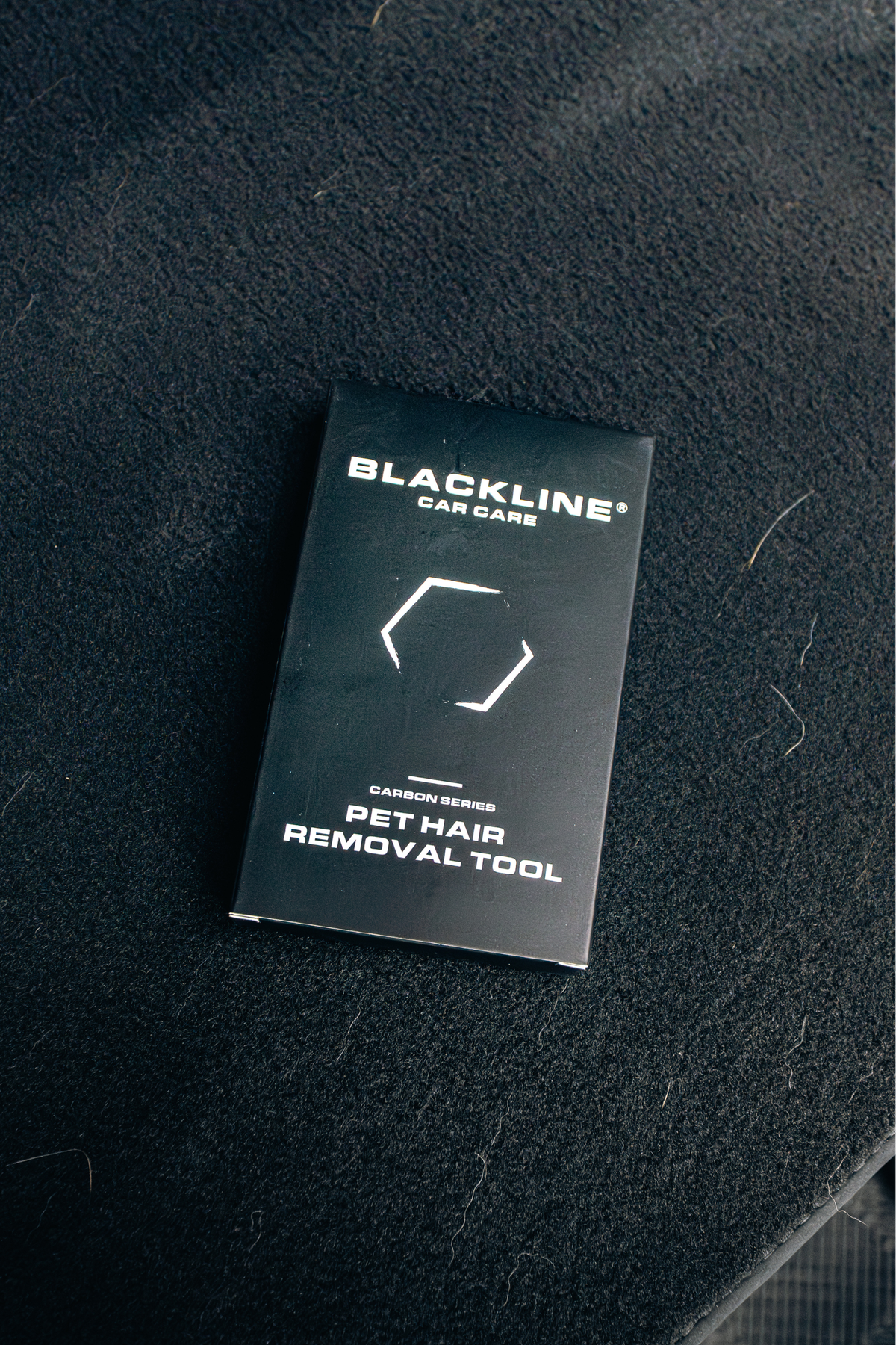 BLACKLINE pet hair removal brush for carpet and upholstery
