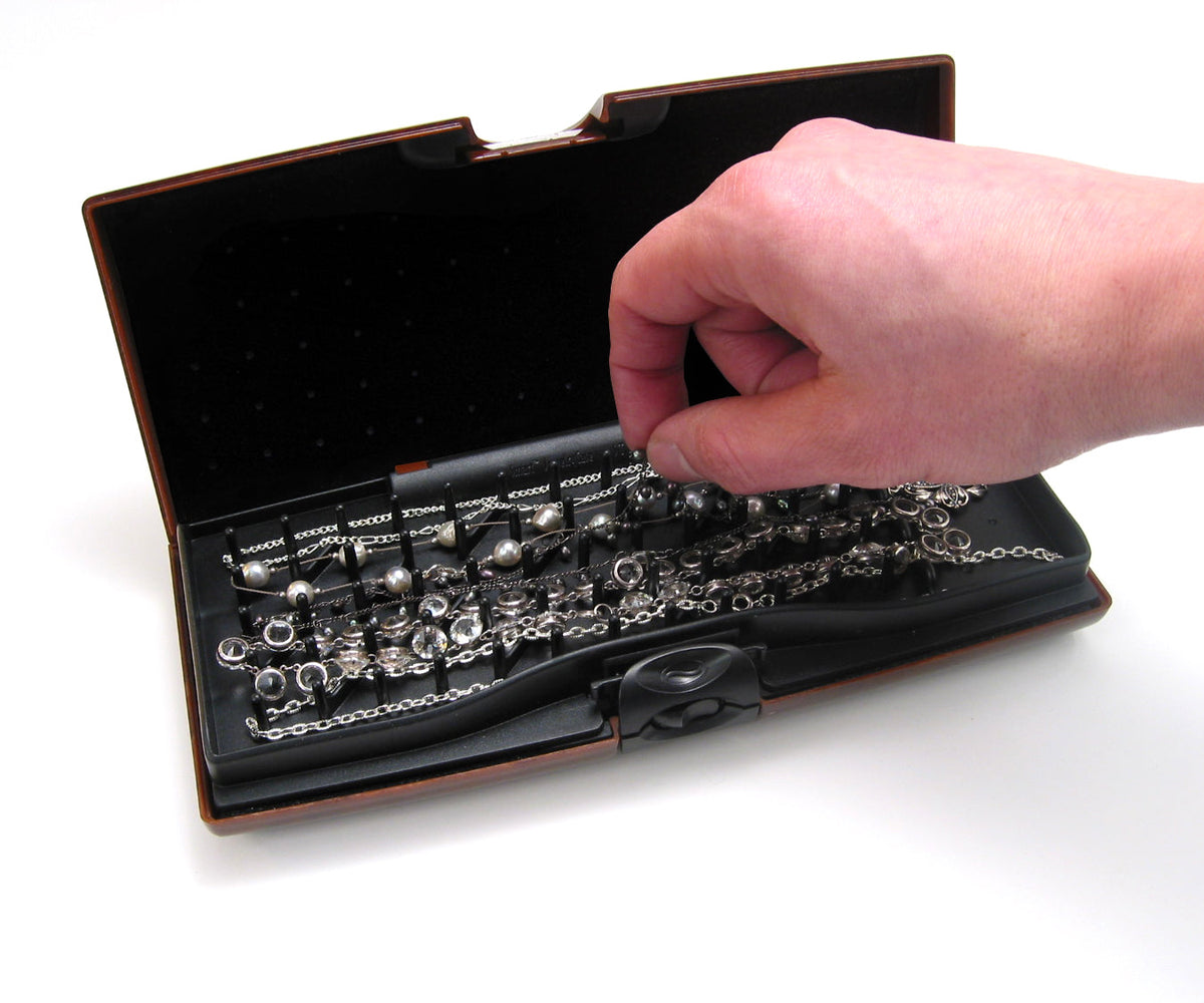 Storus travel jewelry organizer holding a necklace chain